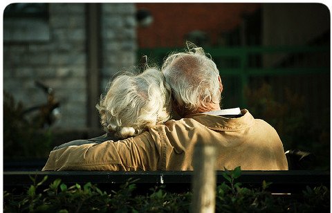 old-couple-bench